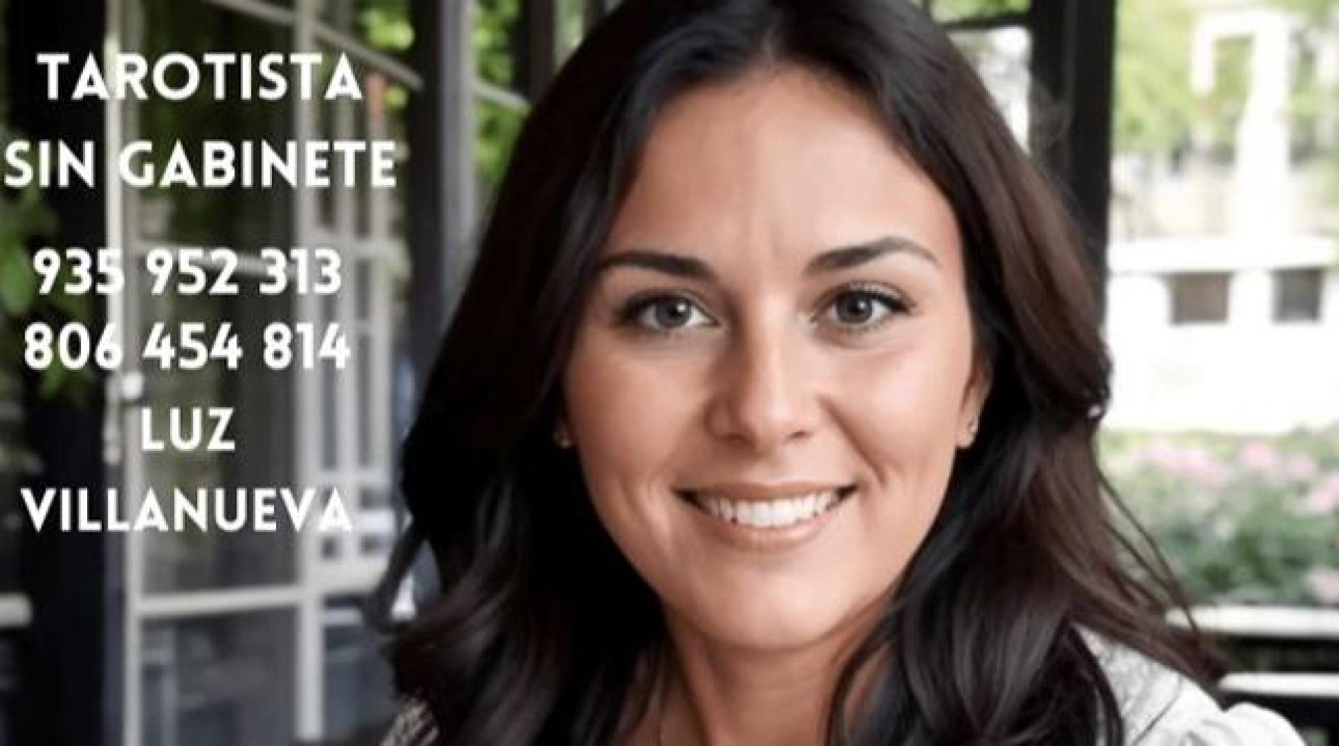 Luz Villanueva tiene formación en esoterismo, astrología y ciencias ocultas