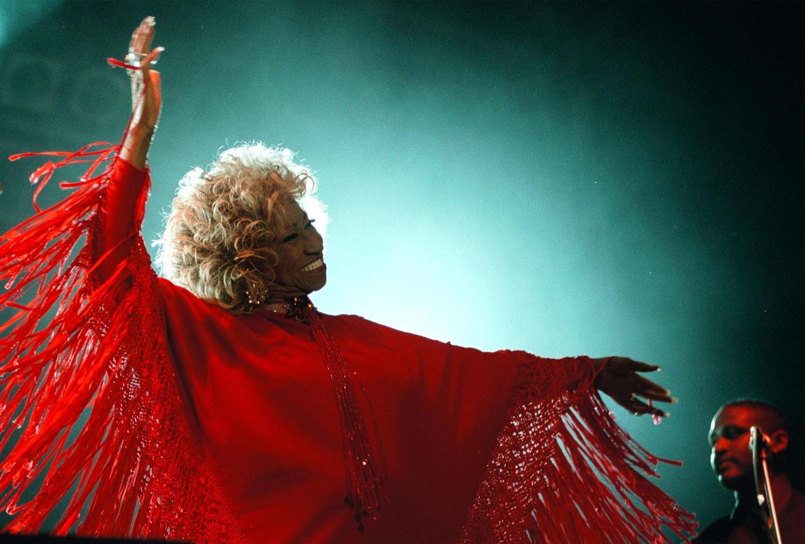 Celia Cruz llenó de salsa la última madrugada de los Sanfermines de 2002