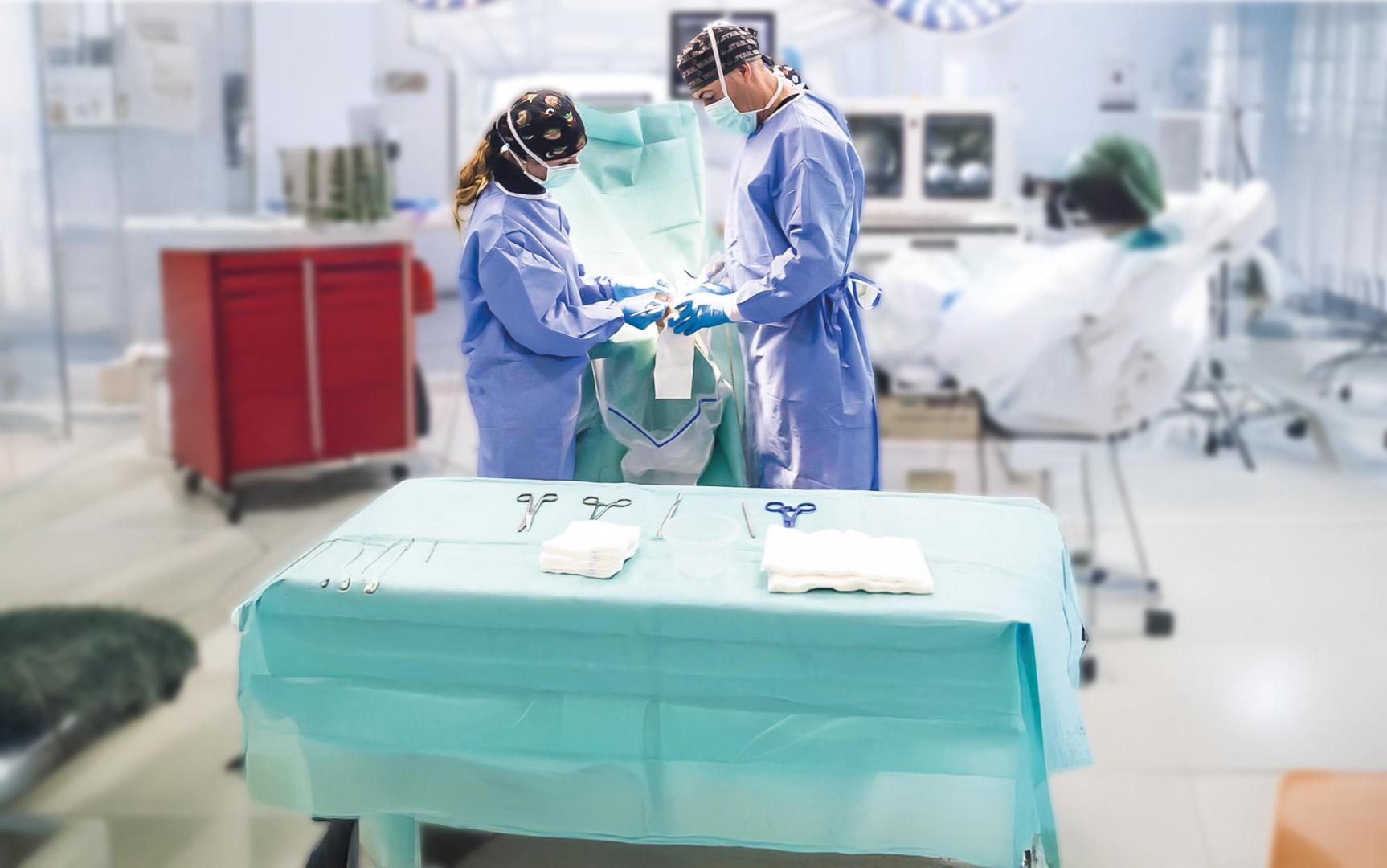 T: Centros Rico, doctores operando