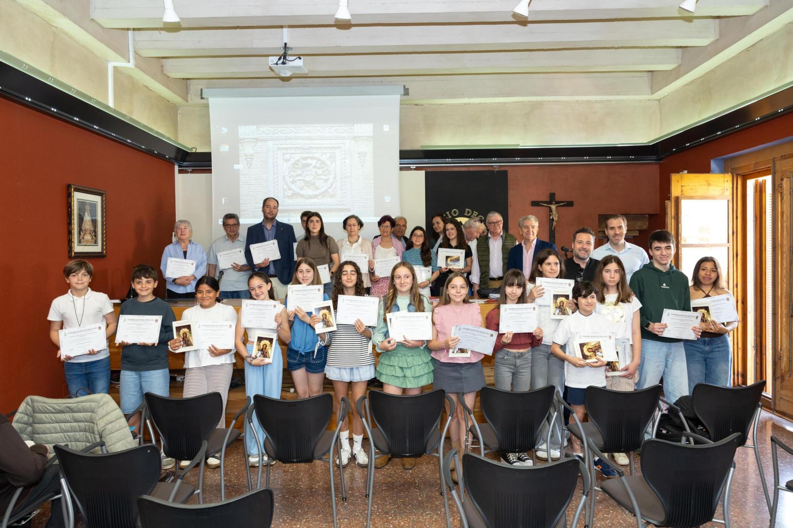 Ganadores, finalistas y organizadores del X Certamen Poético en honor a Santa Ana de Tudela