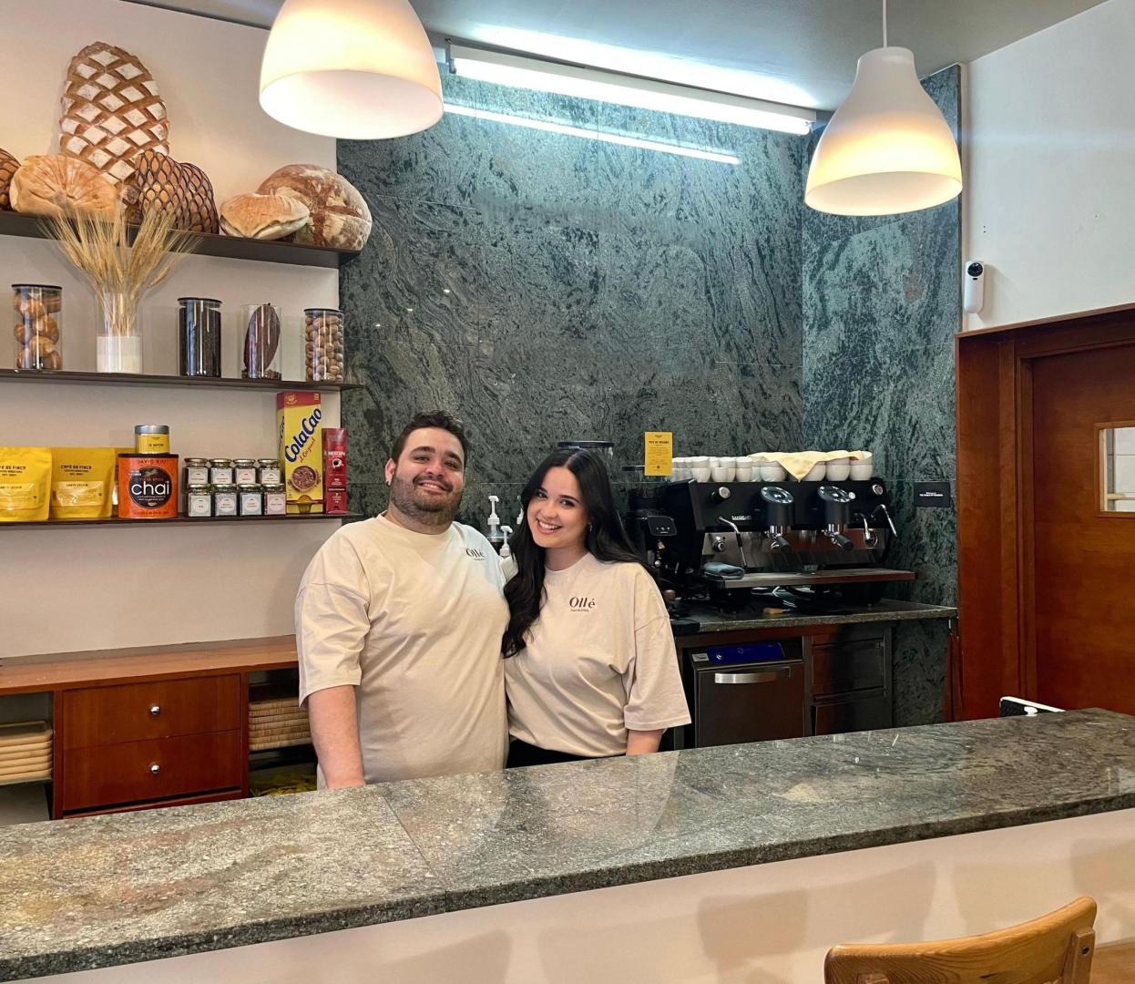 Juan Ollé Parente y Gema Flores Rivera, al frente de la nueva Pastelería Ollé en Barañáin