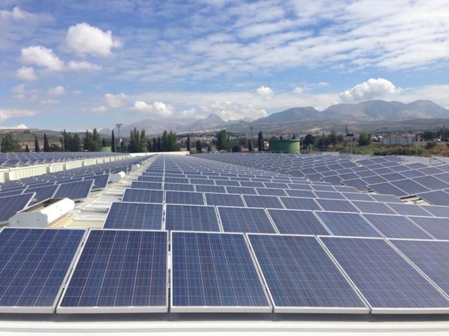 Instalación solar sobre una empresa