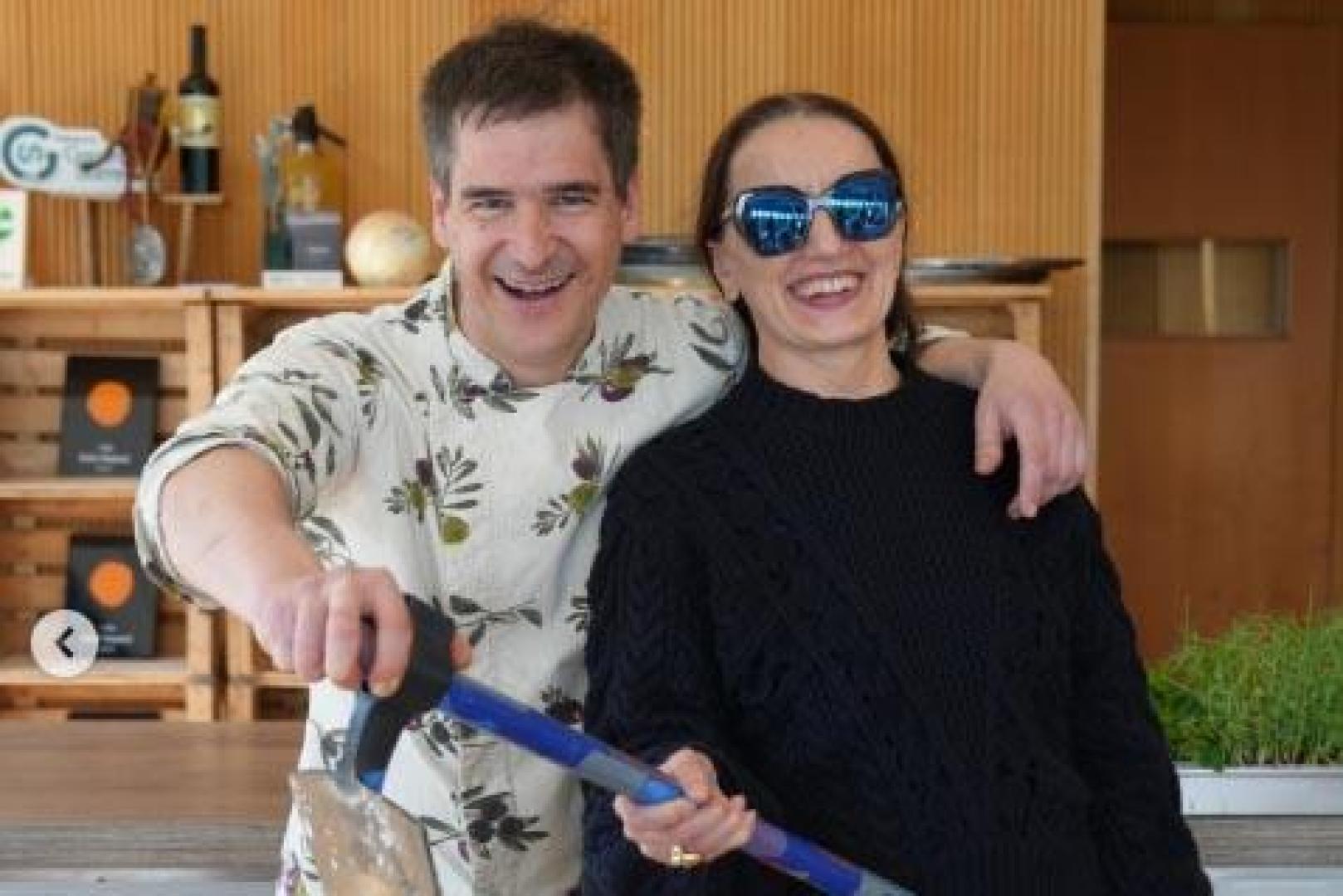 Luz Casal, junto a Nacho Gómara, chef del Verduarte