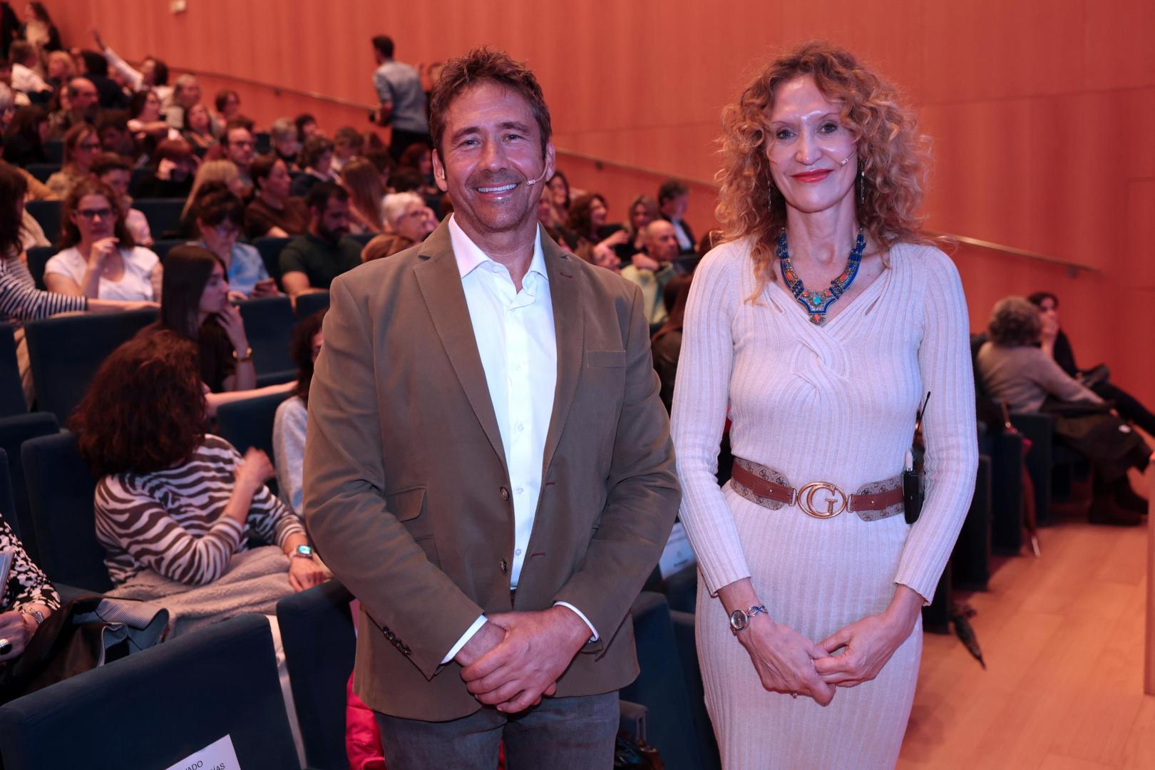 Miguel Ángel Tobías y Raquel Marín protagonizaron el encuentro de ‘Re-evolución’, sobre bienestar y salud emocional, en Baluarte
