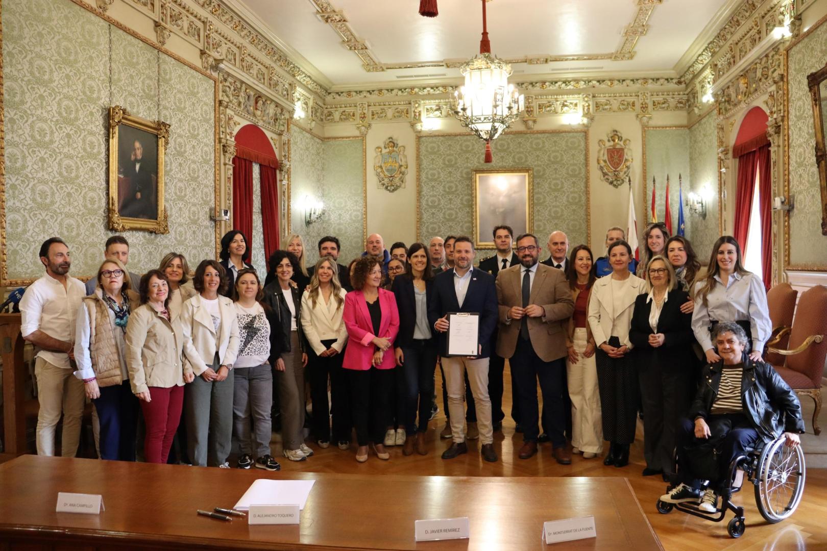 Asistentes a la firma ayer del II Protocolo Local ante la Violencia Contra las Mujeres de Tudela