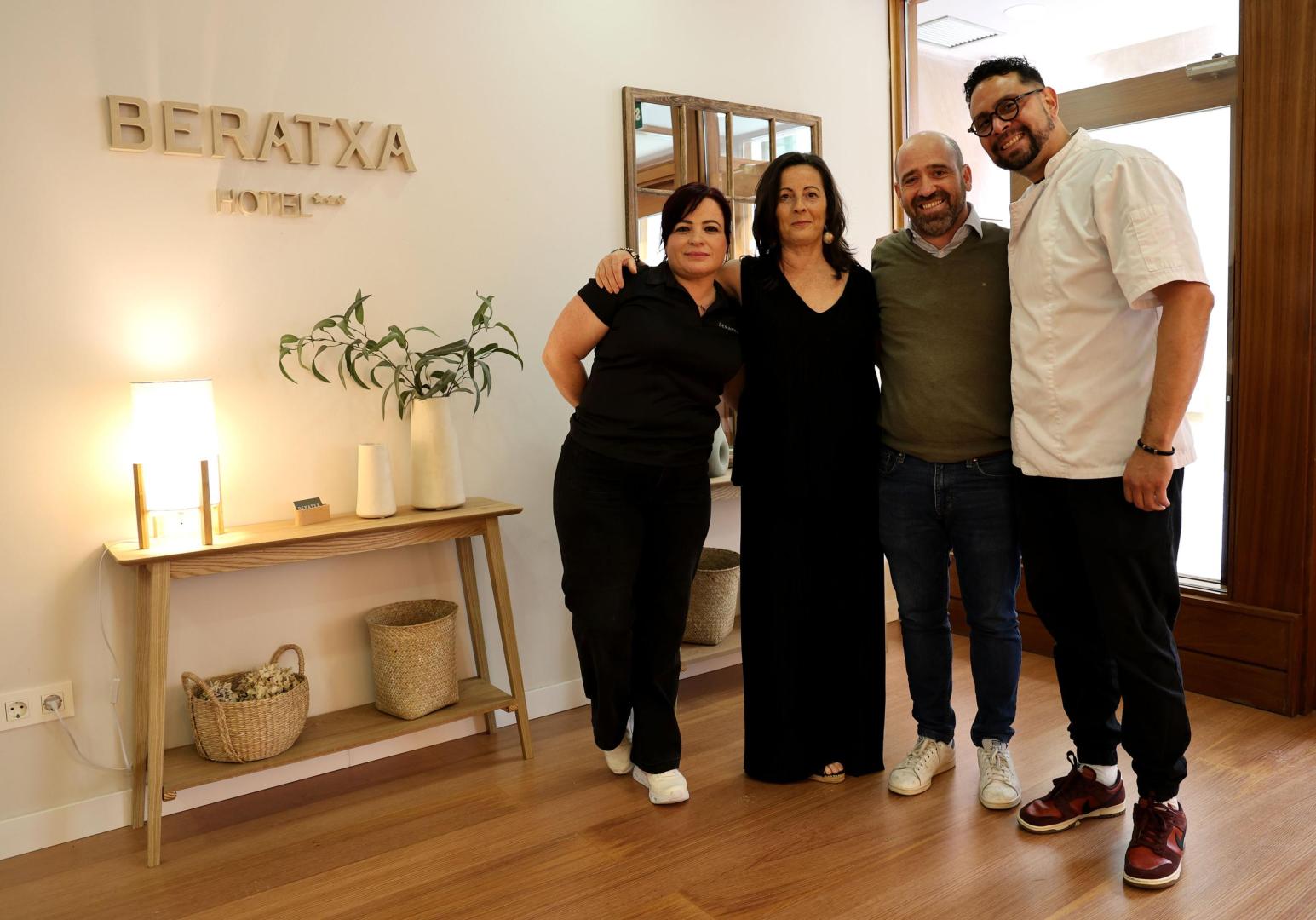 Equipo del Hotel Beratxa, en Tafalla