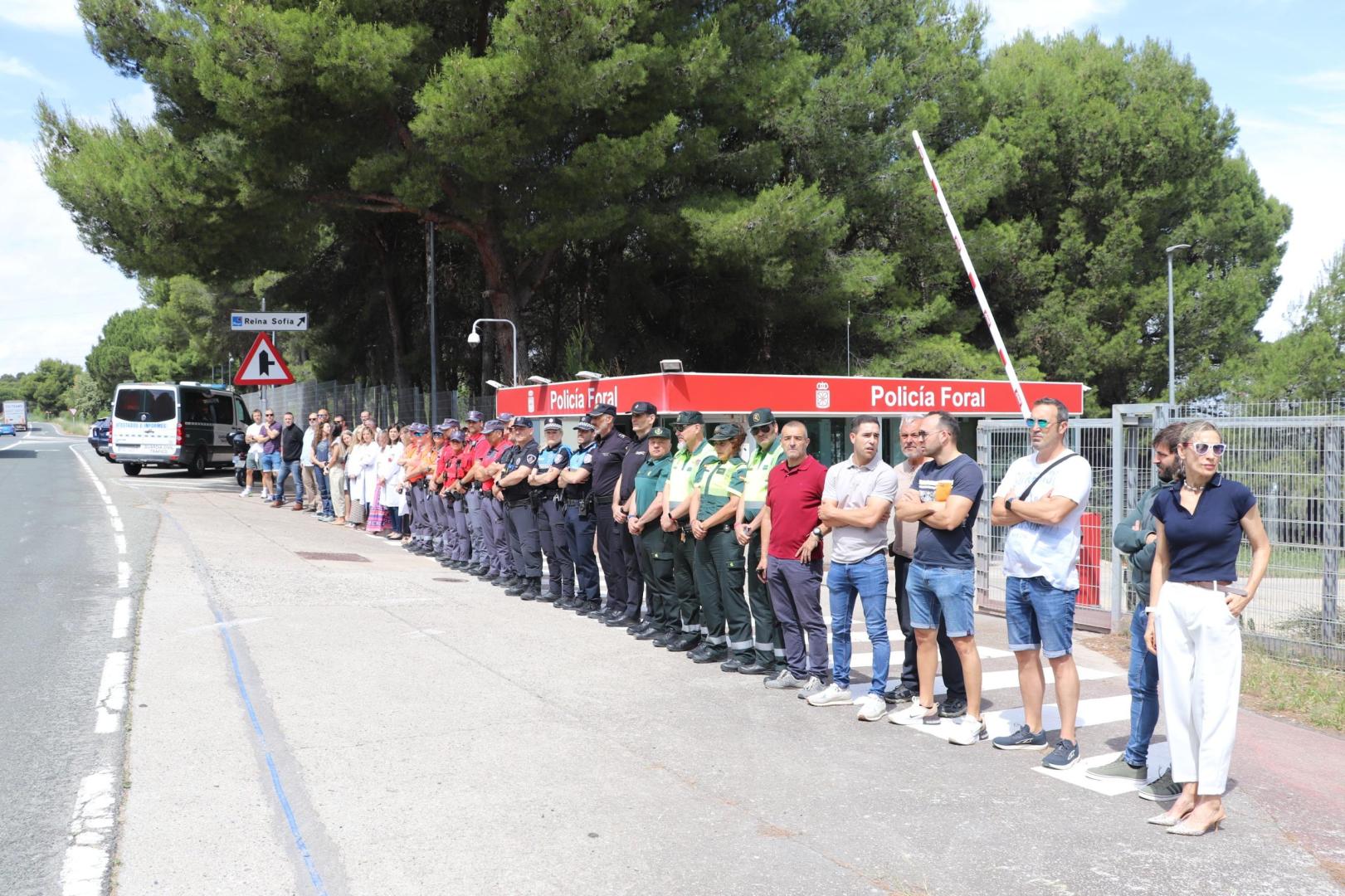 Instante de la concentración celebrada este jueves en la Comisaría de la Policía Foral de Tudela