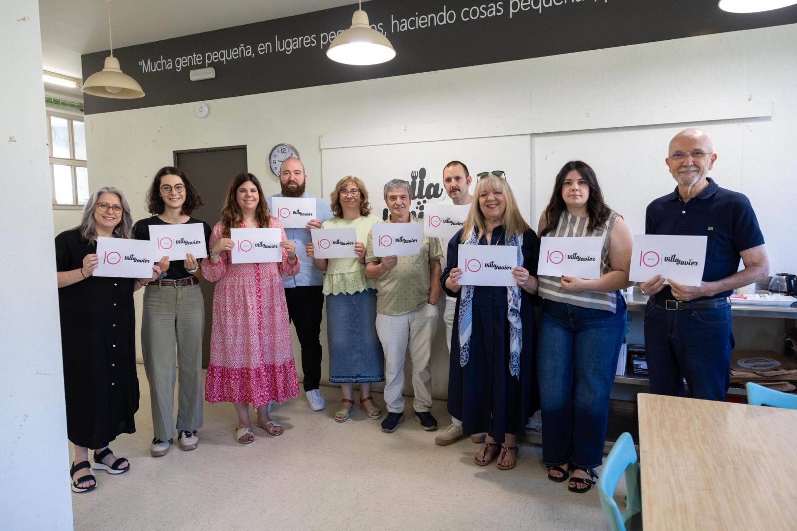UNIDOS POR LA SOLIDARIDAD De izquierda a derecha, los miembros del patronato de la Fundación Tudela Comparte y algunos de los trabajadores de Villa Javier: Trinidad Núñez Pozuelo, Jeanne Vincent, Sandra Baquero Vilda, David Crespo Apastegui, Raquel Pérez Amigot, Mariano Gracia Sanz, Sergio Iturre Carcavilla, Matilde Ruano Enériz, Ainoa Sánchez Rotella, y Manuel Campillo Meseguer.