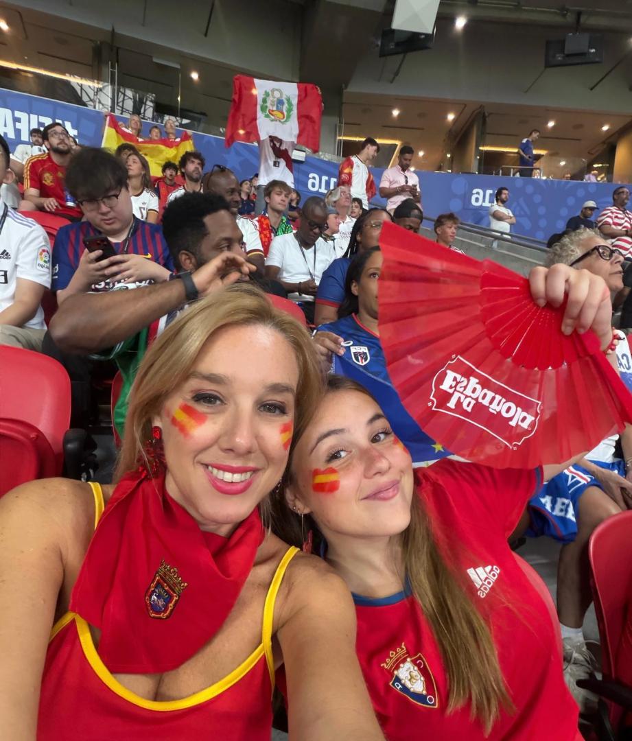 Adriana Navarro e Isabela Peña en el partido de la selección española contra Cabo Verde.
