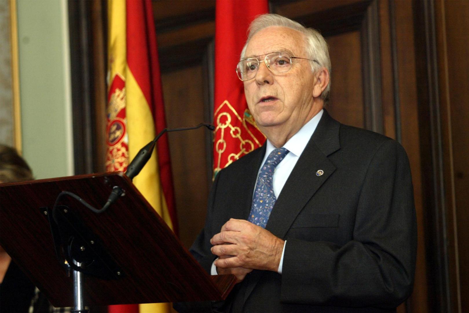 José Luis Monge, en el homenaje a políticos navarros que participaron en la elaboración de la Constitución que organizó la Delegación del Gobierno en diciembre de 2003.