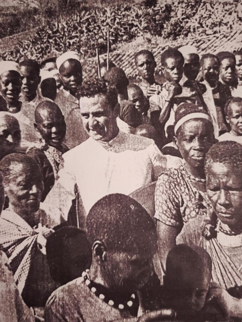 Ángel Echeverría, en una imagen durante su misión en Ruanda