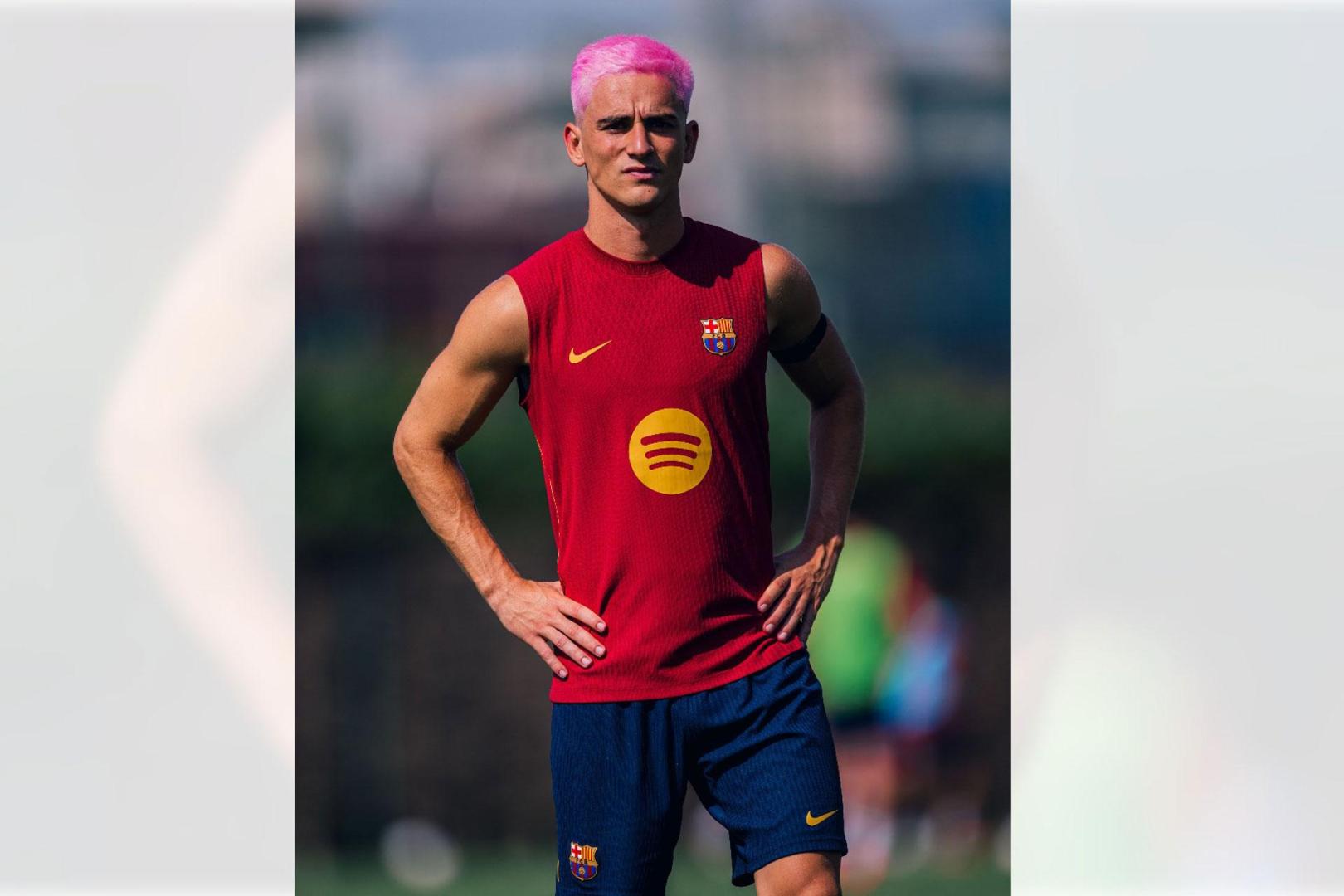 Gavi con su nuevo look entrenando con el FC Barcelona