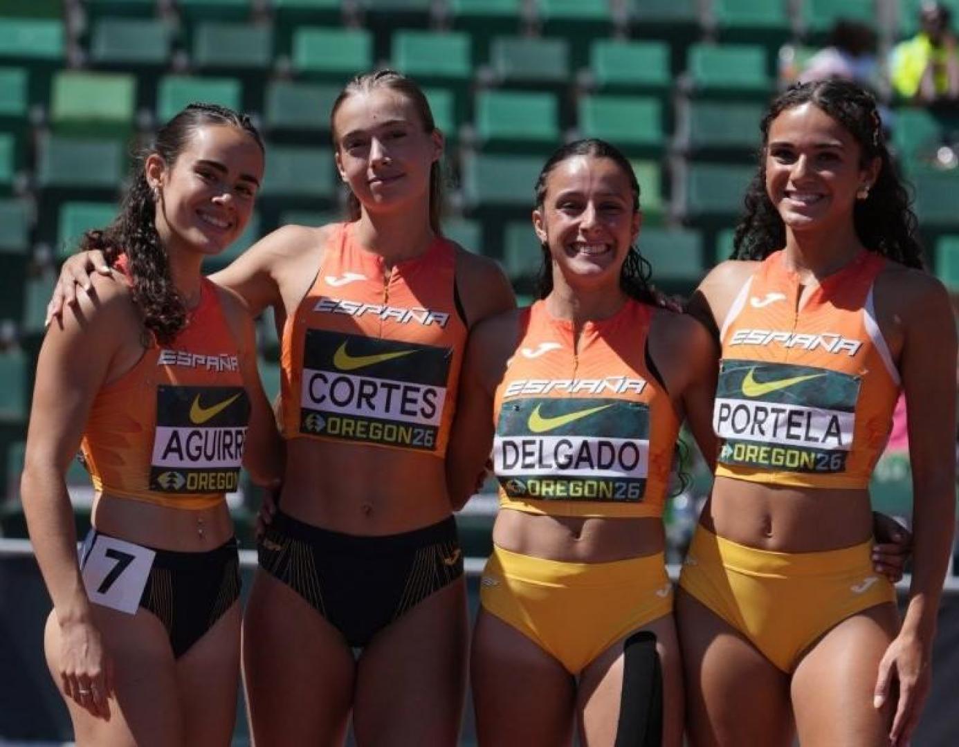 Carla Aguirre, Celia Cortés, Marina Delgado y María Portela, tras su clasificación para la final en Oregón