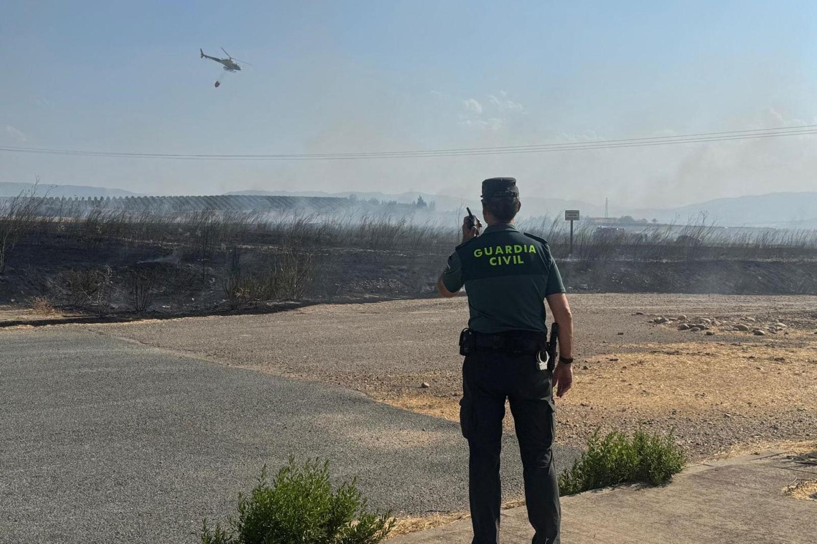 Un agente de la Guardia Civil en la zona de Alberguería de Viana