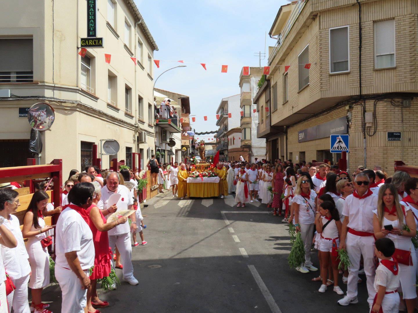 Instante de la procesión de San Roque celebrada este domingo en Murchante