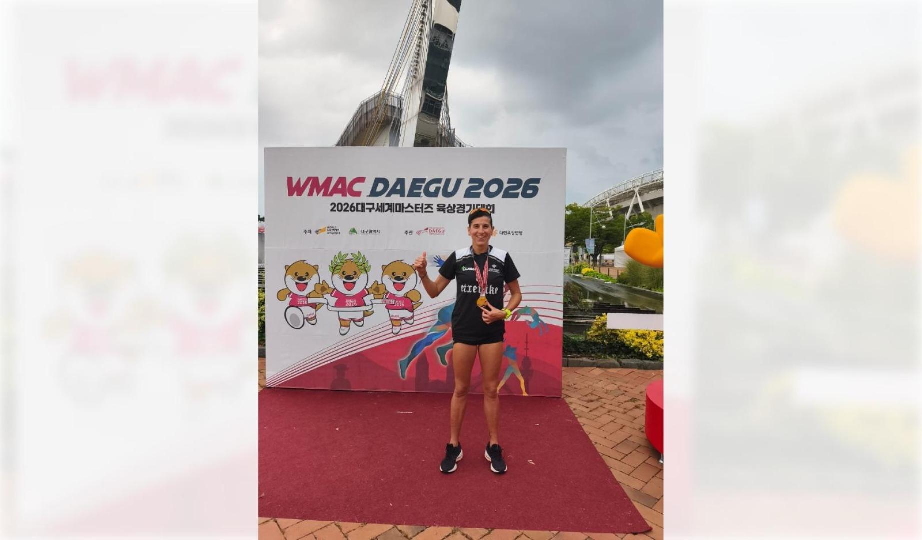 La navarra Vanesa Pacha con su oro del mundial en Daegu.