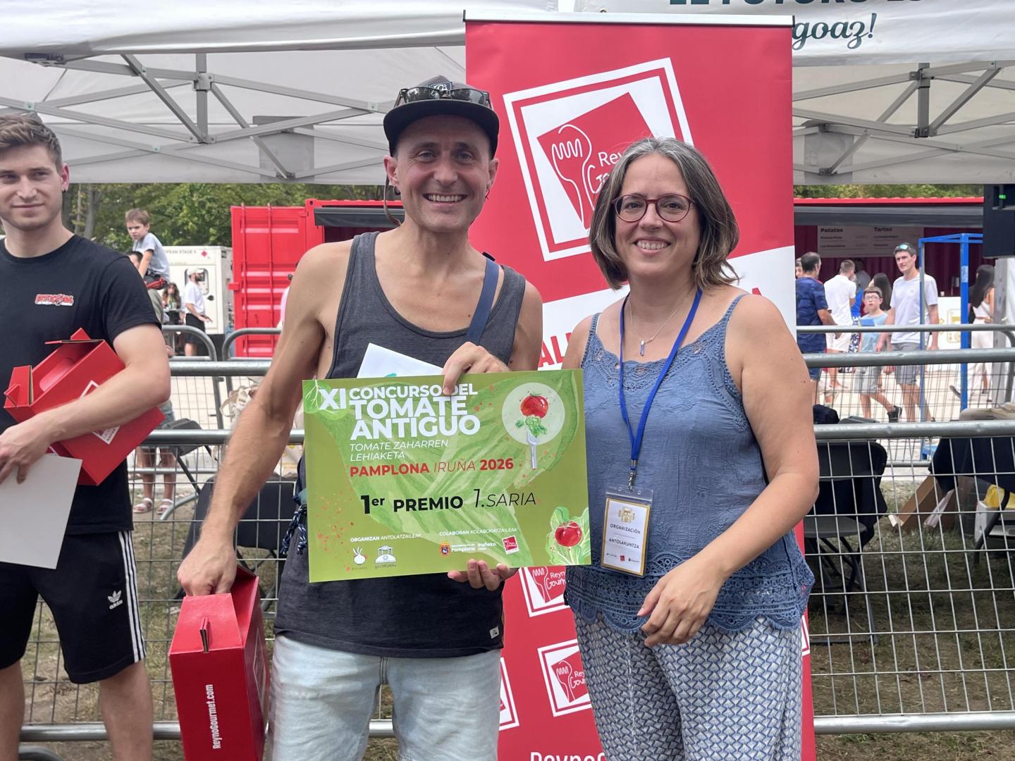 Gorka Olague, ganador, con Cristina Rodríguez de INTIA
