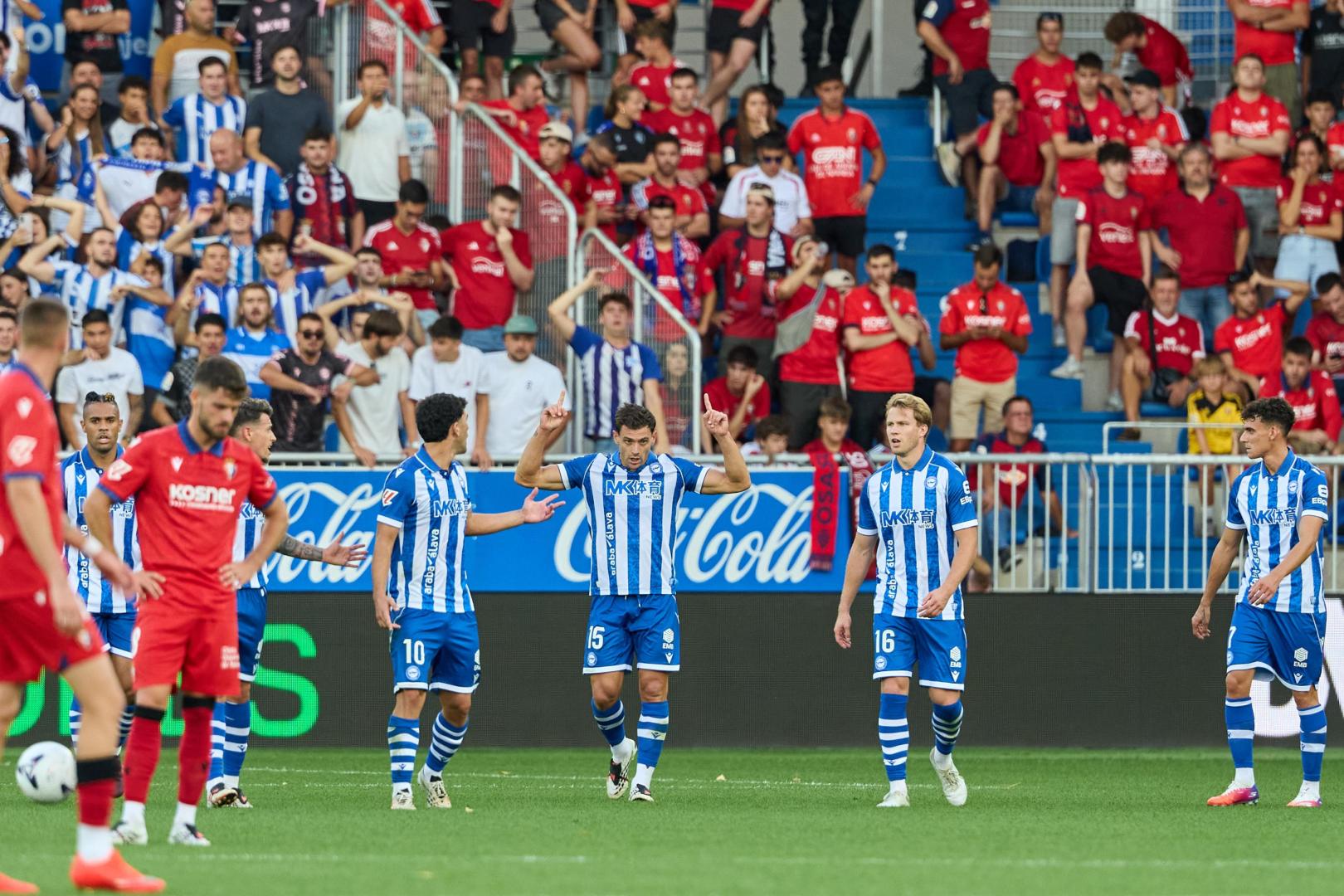 Lucas Boyé, delantero del Alavés, anotó un triplete a Osasuna