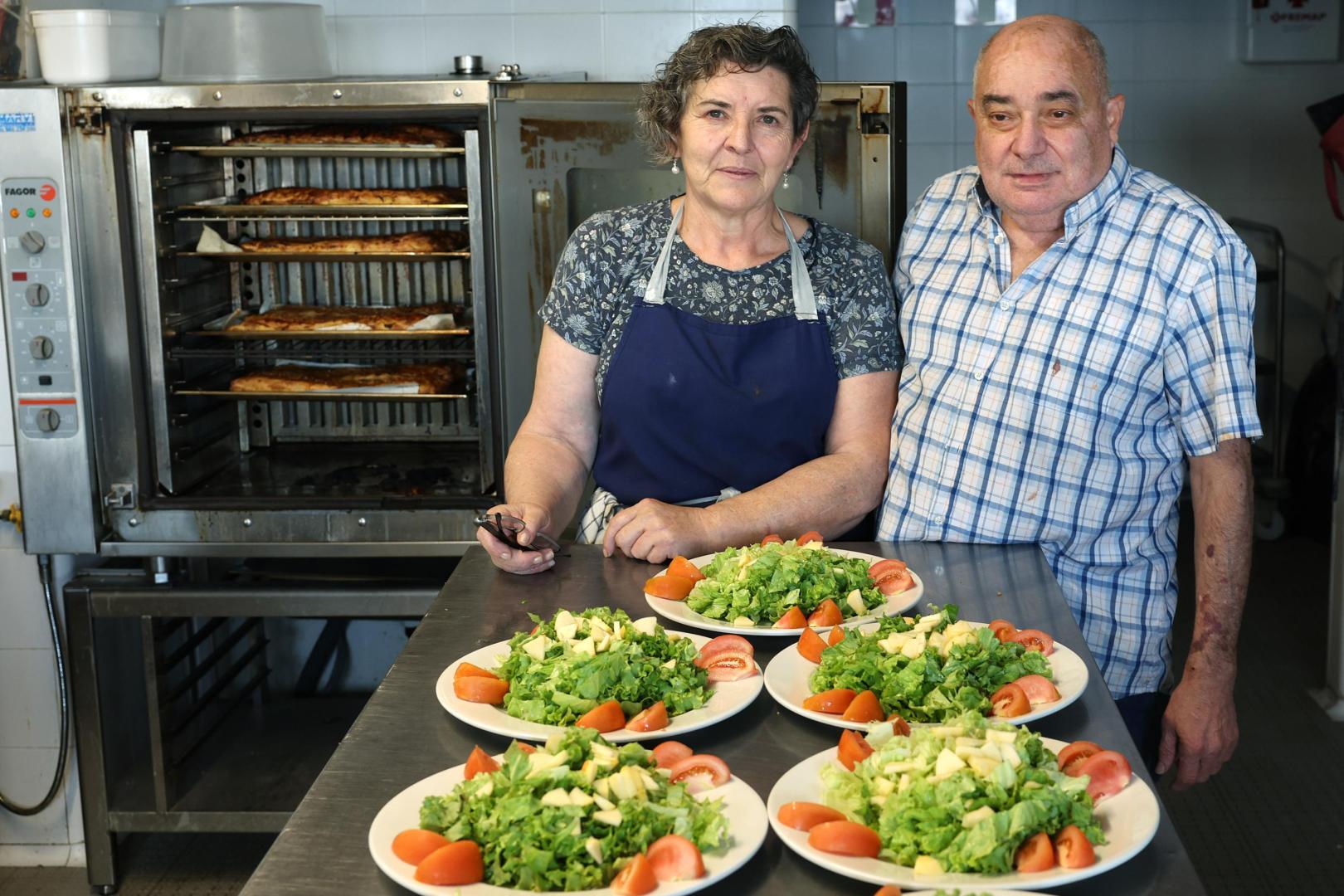Miren Bihotza Zulaica Setién y Manuel Sala Domínguez han regentado hasta ahora el bar-restaurante de San Miguel de Aralar.