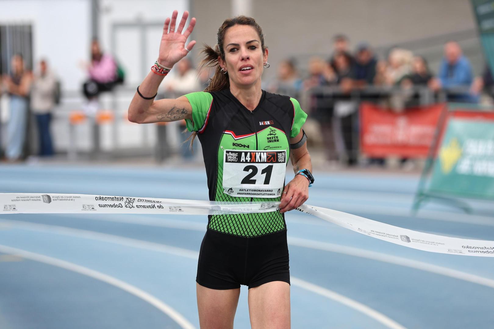 Maitane Melero, cruzando la meta en Larrabide como campeona navarra de media maratón el pasado mayo.