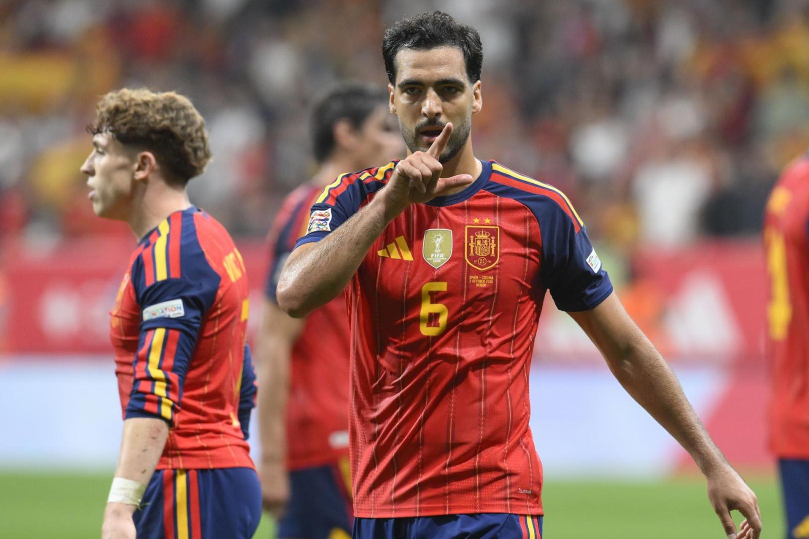 Mikel Merino celebra su gol ante la República Checa