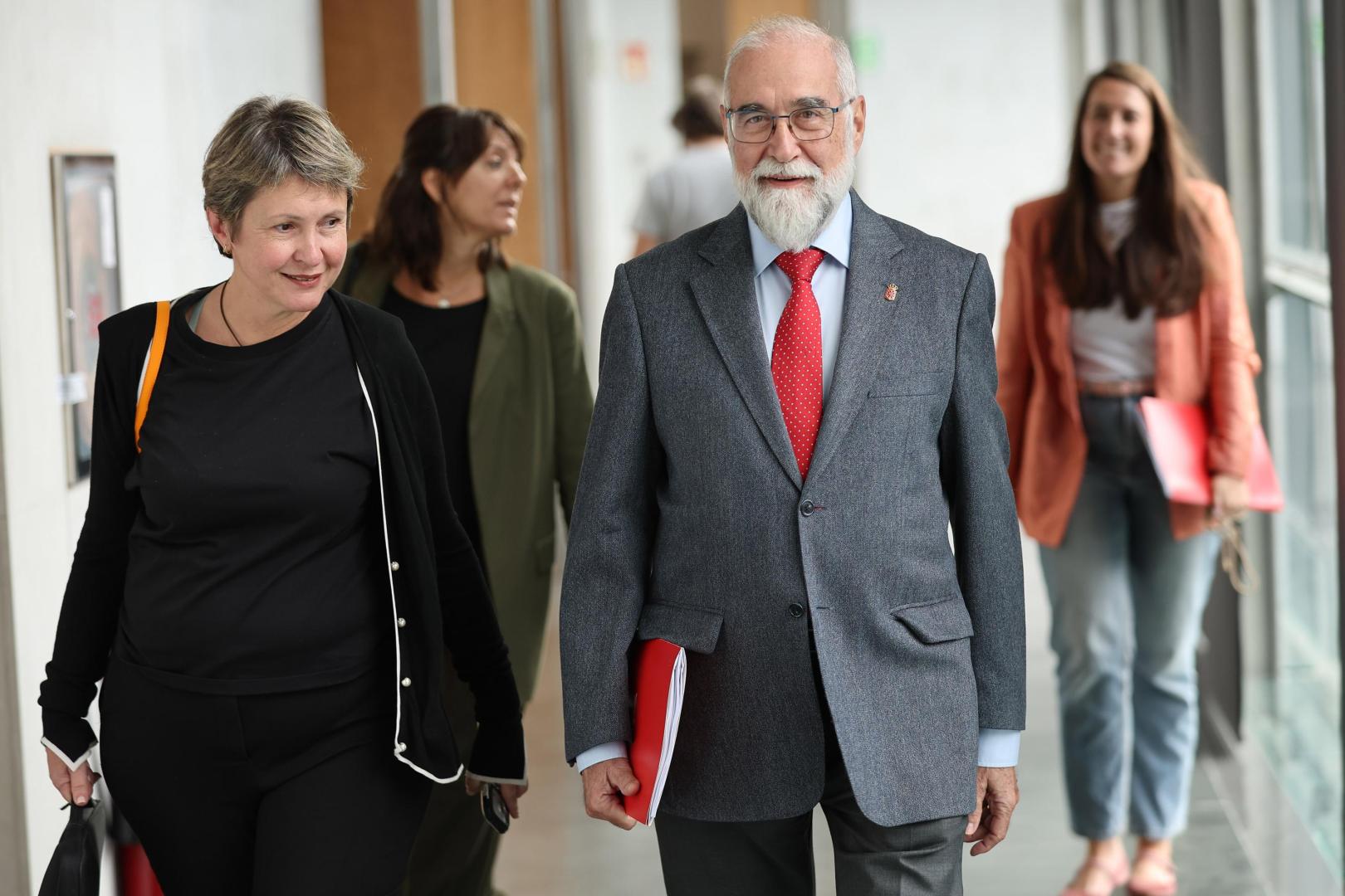 Fernando Domínguez junto a Nancy Nelly, responsable de Asistencia Sanitaria al Paciente del SNS.