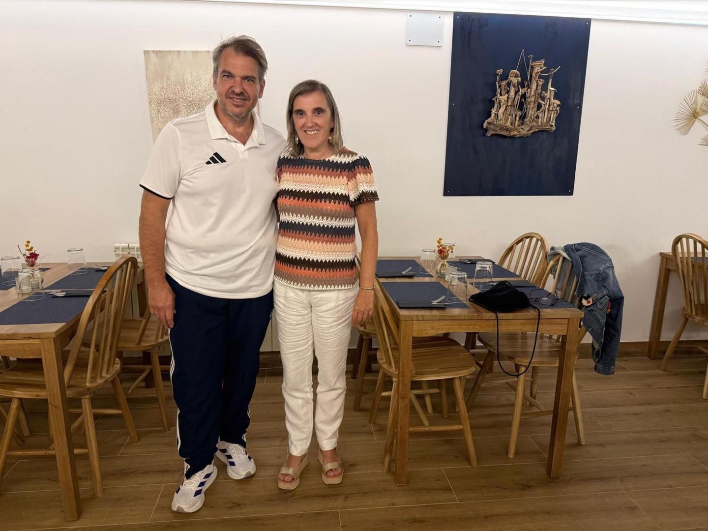 Christian Di Romana y Raquel Marco, en el nuevo restaurante de Isaba: 'La Taberna de Yesa en Isaba', ubicado dentro de los Apartamentos Pirineo (antiguo Hotel Pirineo reformado)