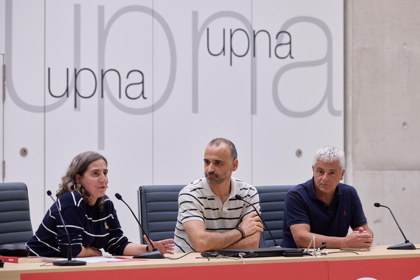 La investigadora Marta Rodríguez Fouz junto a Pedro Lechuga, director de ‘Memoria revelada’, y Sebastián Nogales, presidente de la AvtCyL