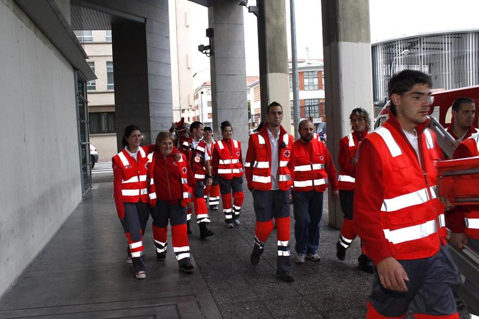 Equipo de la Cruz Roja encargada de atender a los heridos en las vaquillas de los Sanfermines 2011.