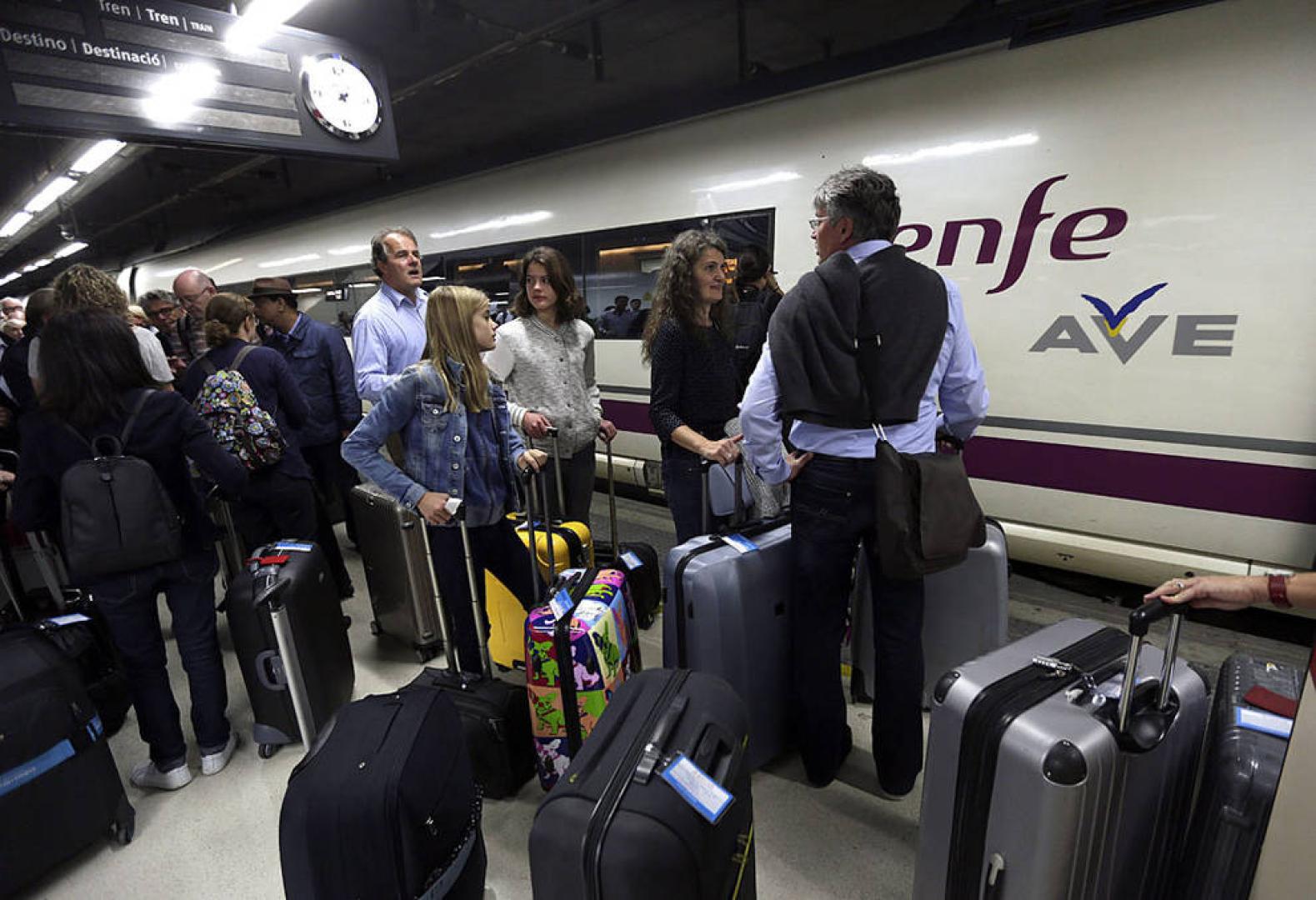 Se suspenden los paros hoy en Renfe tras el incidente del AVE en Cataluña