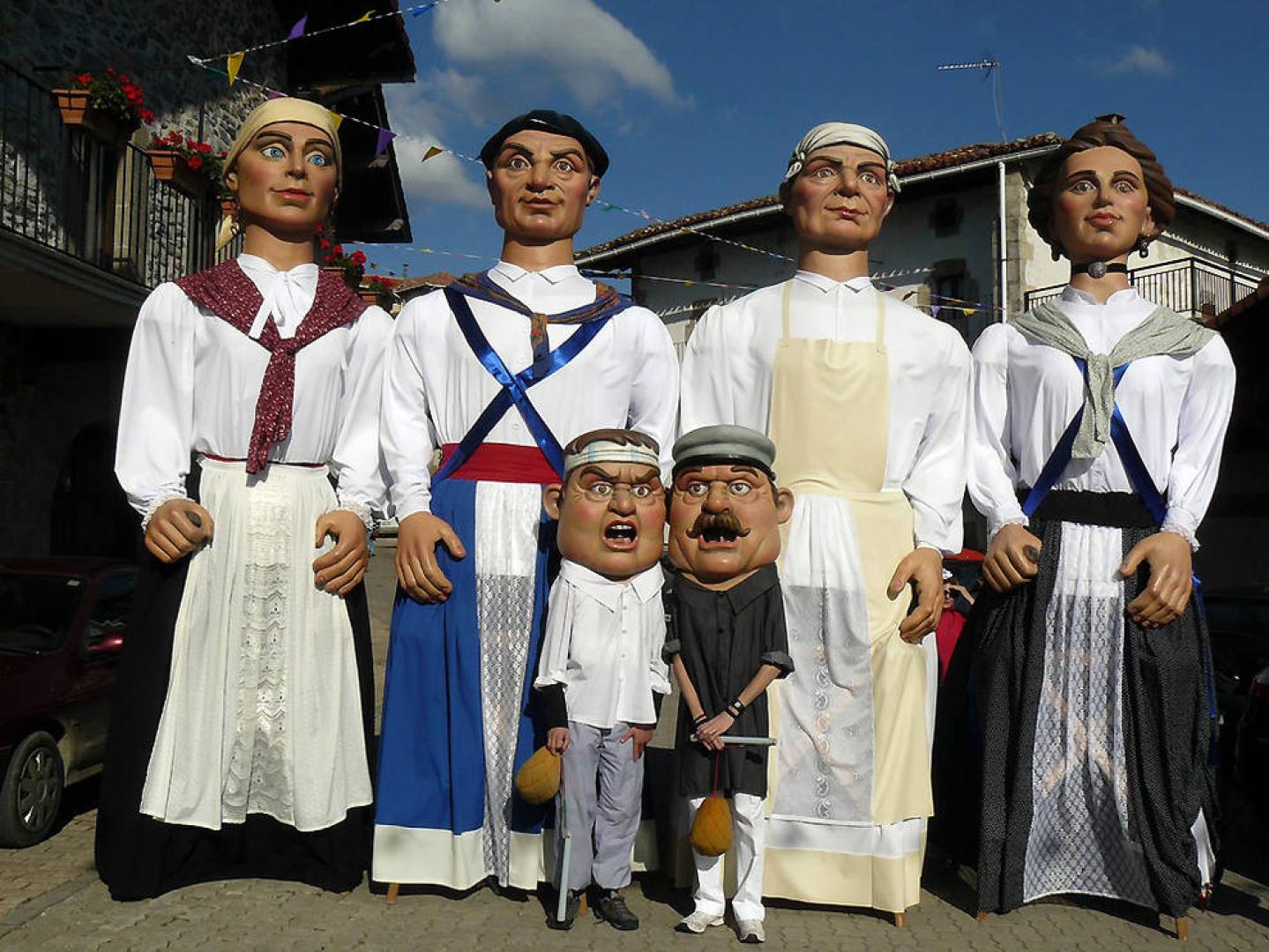 ​El barrio de la Rochapea celebra un año más la Fiesta de los Gigantes