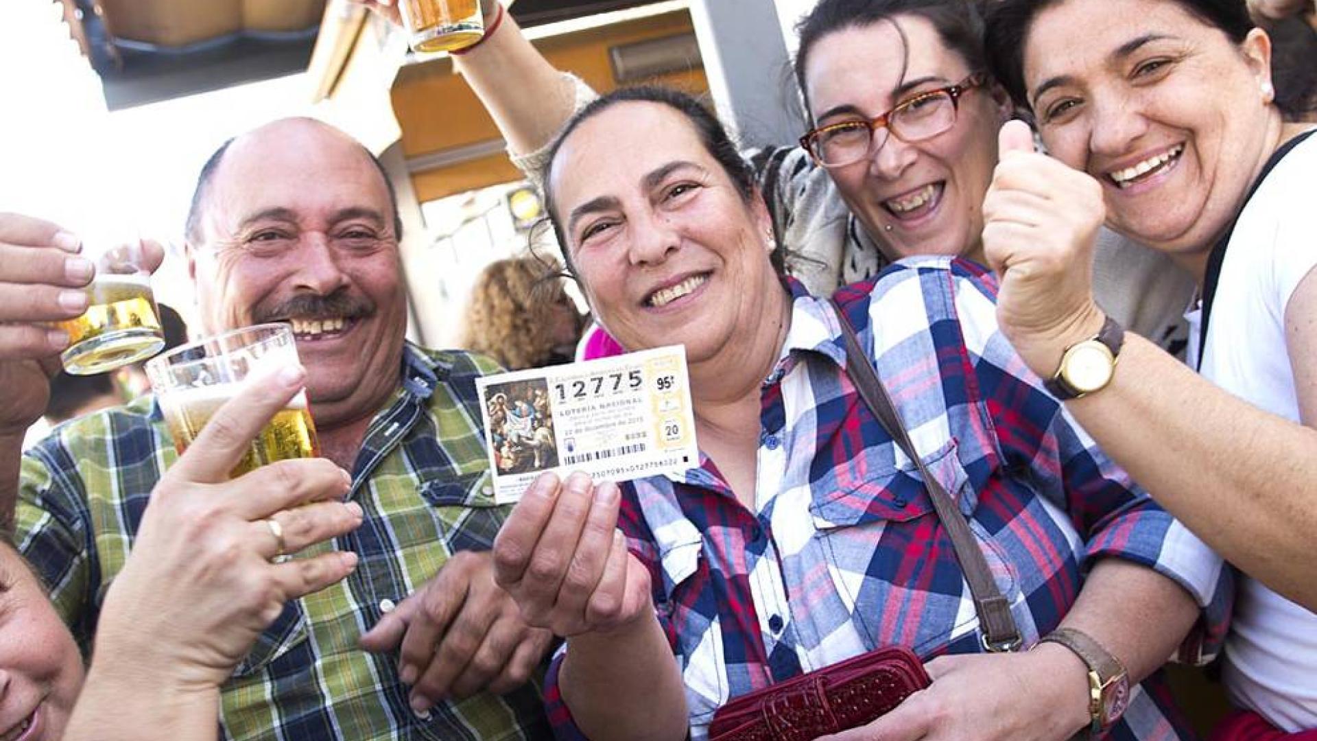 El número 79.140 ha resultado agraciado con el 'Gordo', el primer premio del Sorteo Extraordinario de Lotería de Navidad, dotado con 4.000.000 euros a la serie, 400.000 euros al décimo.