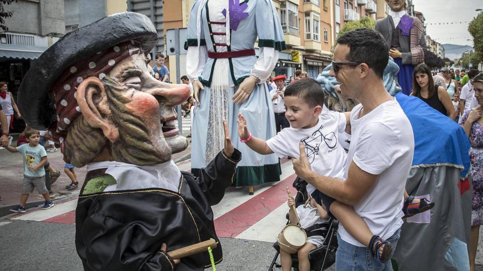 Despedida en Noáin de la Comparsa de Gigantes y Cabezudos