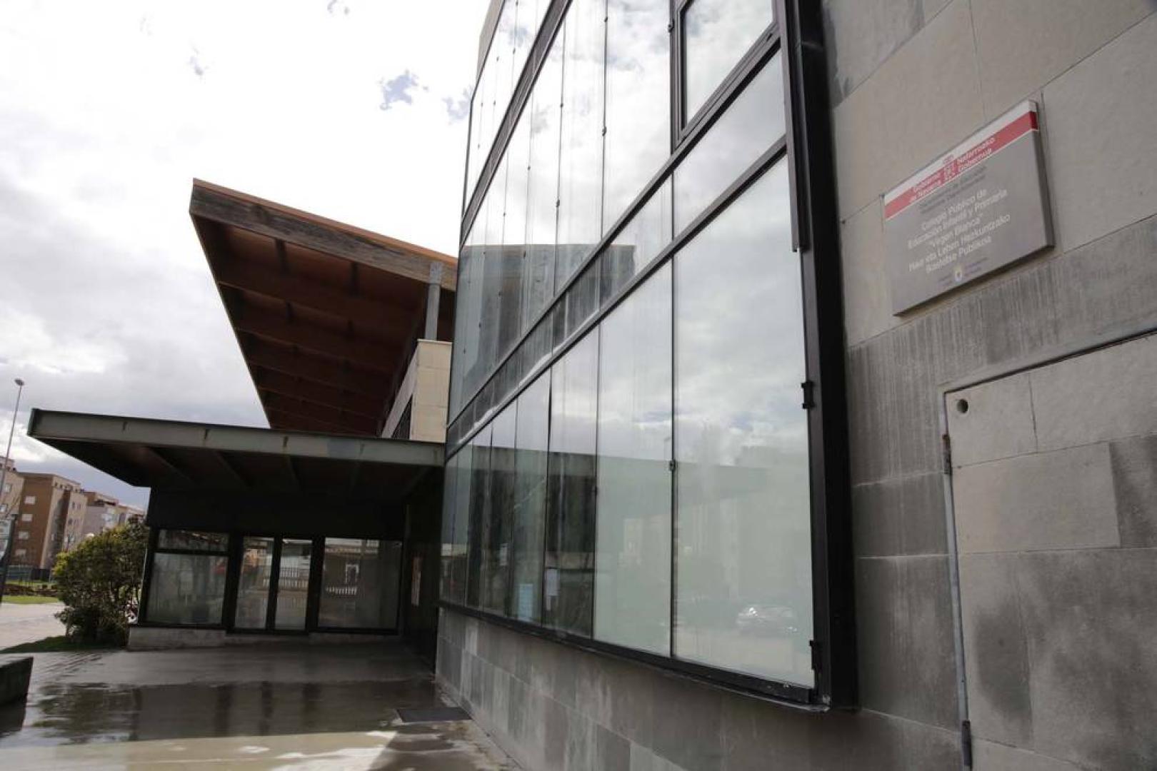 Debate sobre el nombre del colegio 'Virgen Blanca' de Huarte