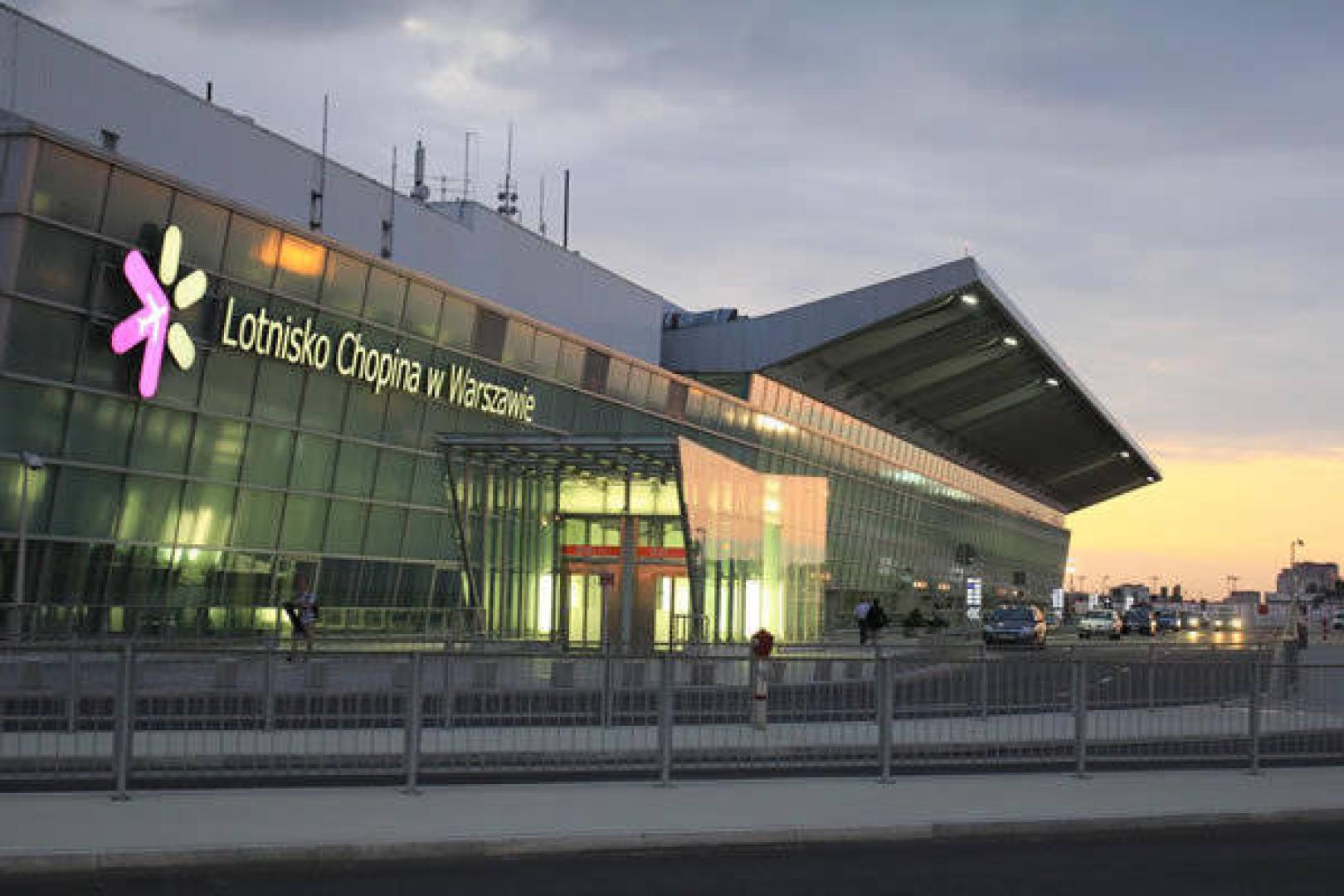 Cuatro hospitalizados por una fuga tóxica en el aeropuerto de Varsovia