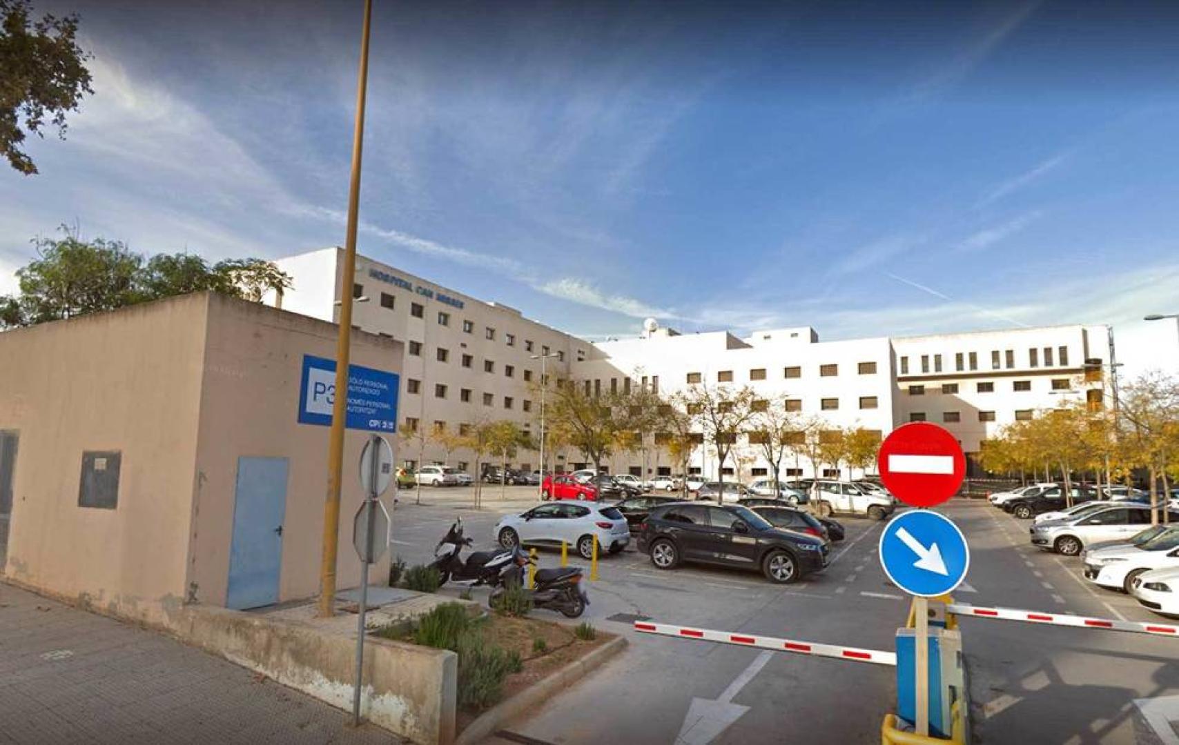 El turista ha sido asistido por una ambulancia del 061, que lo ha trasladado al Hospital Can Misses.