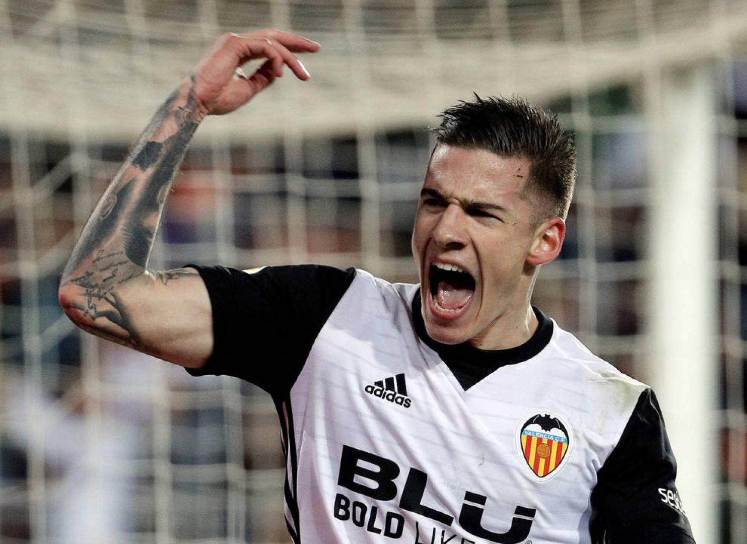 Santi Mina, en su etapa com o jugador del Valencia.