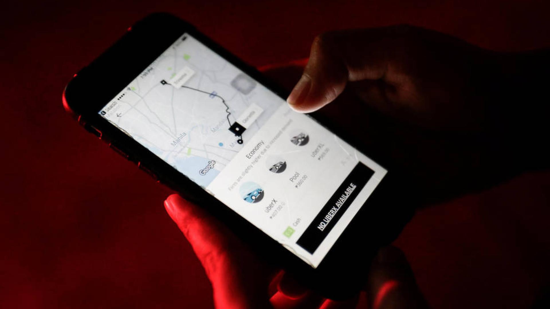 Un móvil con la aplicación de Uber.