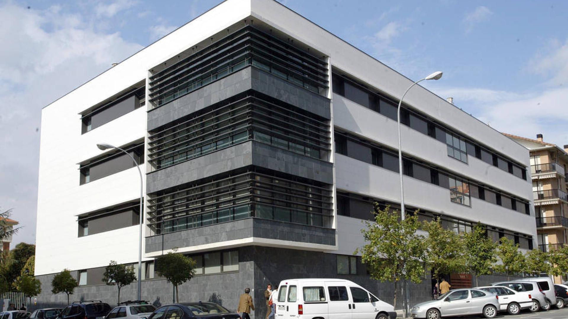 Desalojan la clínica Padre Menni por un incendio en la tercera planta