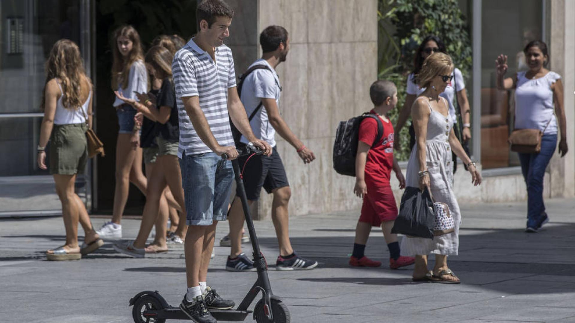El patinete eléctrico, el nuevo medio de transporte de moda en Pamplona