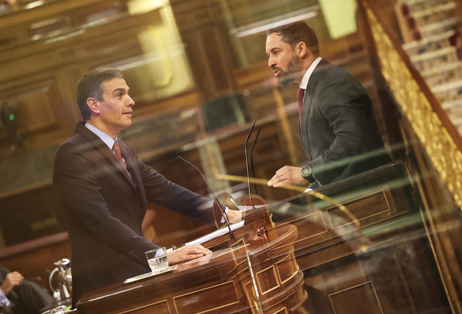 Sánchez y Abascal cruzan acusaciones en la primera jornada de la moción