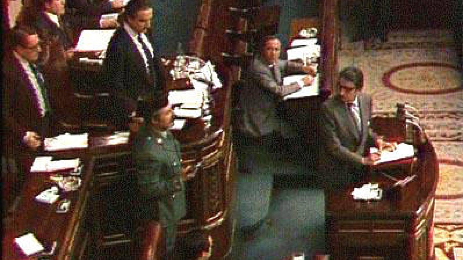 El teniente general Antonio Tejero, en el Congreso de los Diputados el 23-F.