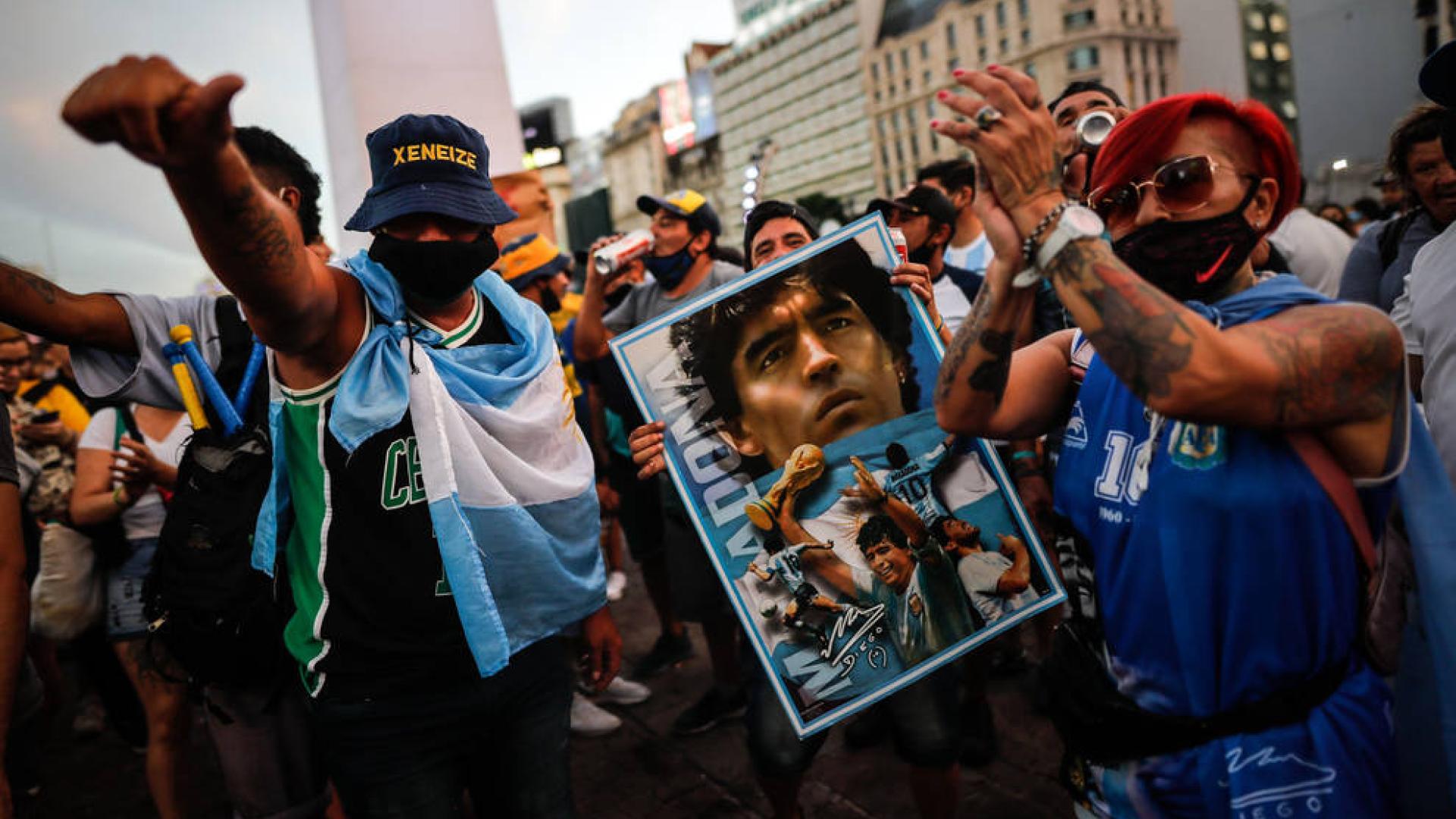 Seguidores de Diego Armando Maradona durante la manifestación para pedir justicia por la muerte del astro argentino celebrada en Buenos Aires 'No se murió, lo mataron'