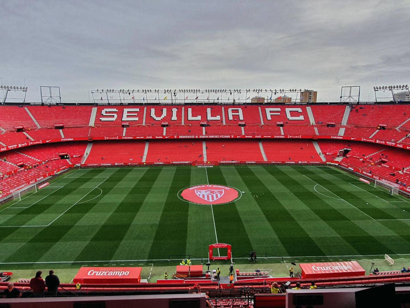 El estadio Sánchez Pizjuán, una hora antes del partido.