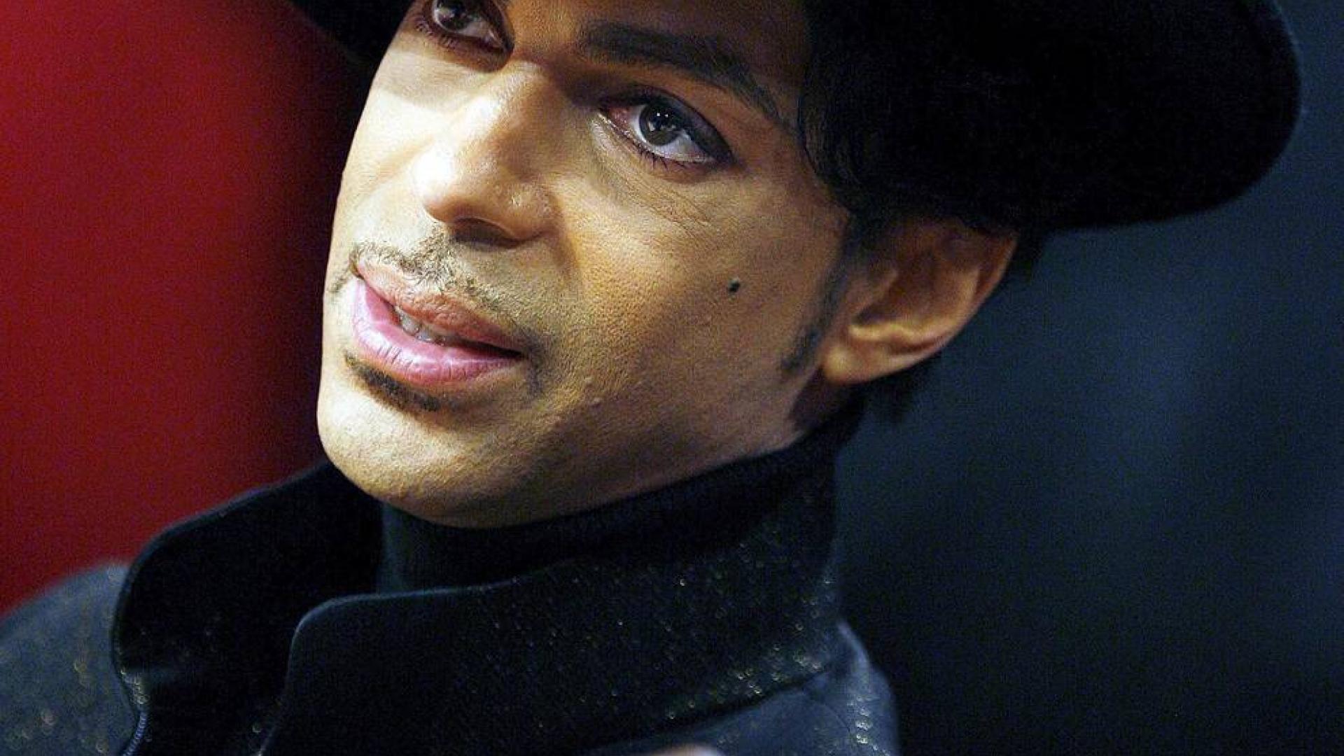 El cantante norteamericano Prince falleció este jueves 21 de abril en su domicilio del condado de Carvery (Minesota), a los 57 años de edad, según confirmó su publicista.
