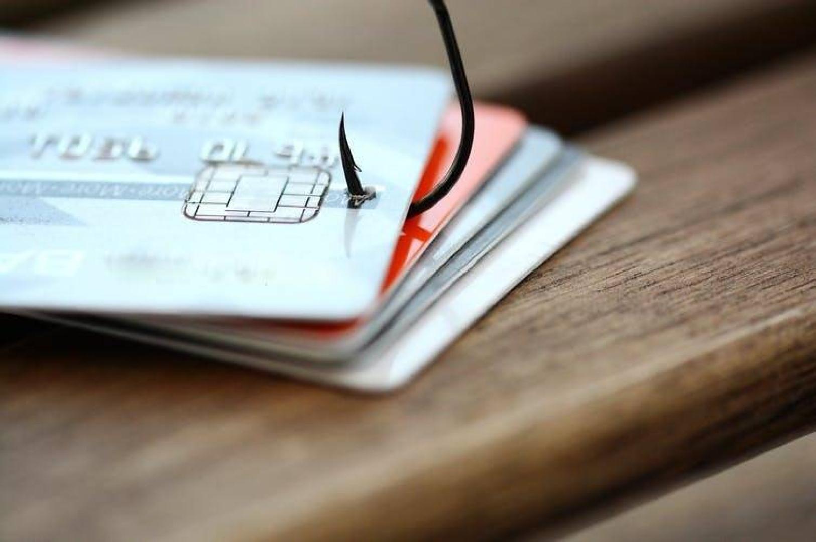 ¿Puede mi banco enviarme una tarjeta de crédito que no le he pedido?