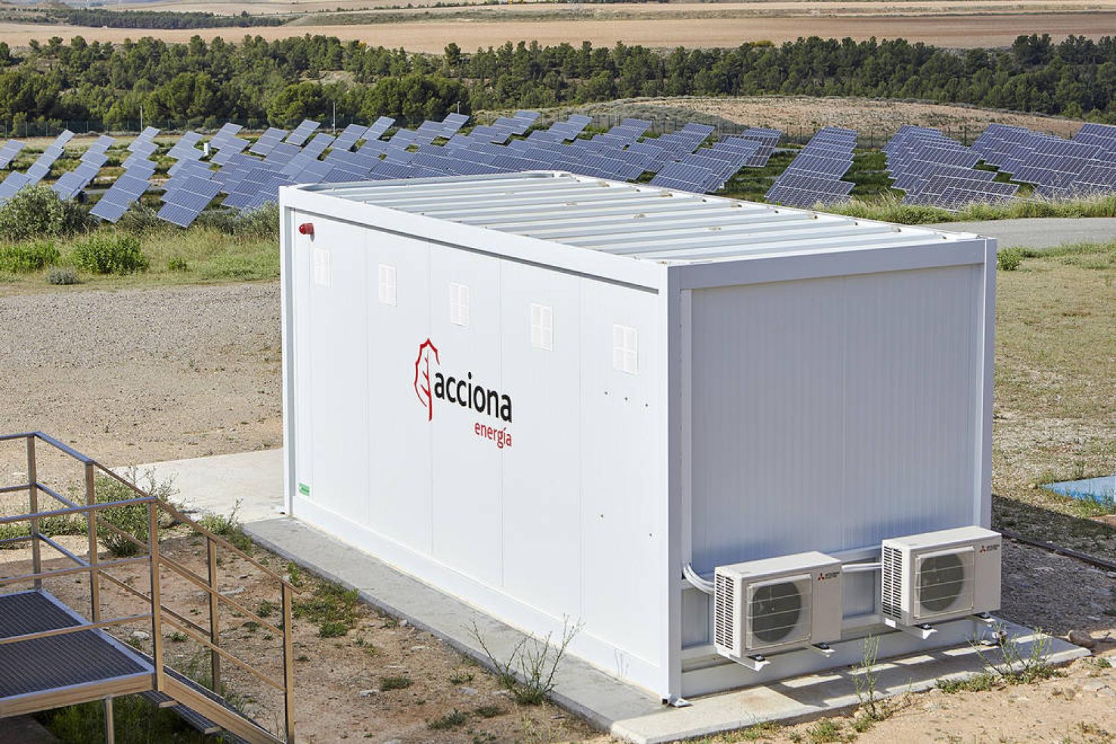 Acciona conecta la primera planta de almacenamiento renovable con baterias recicladas