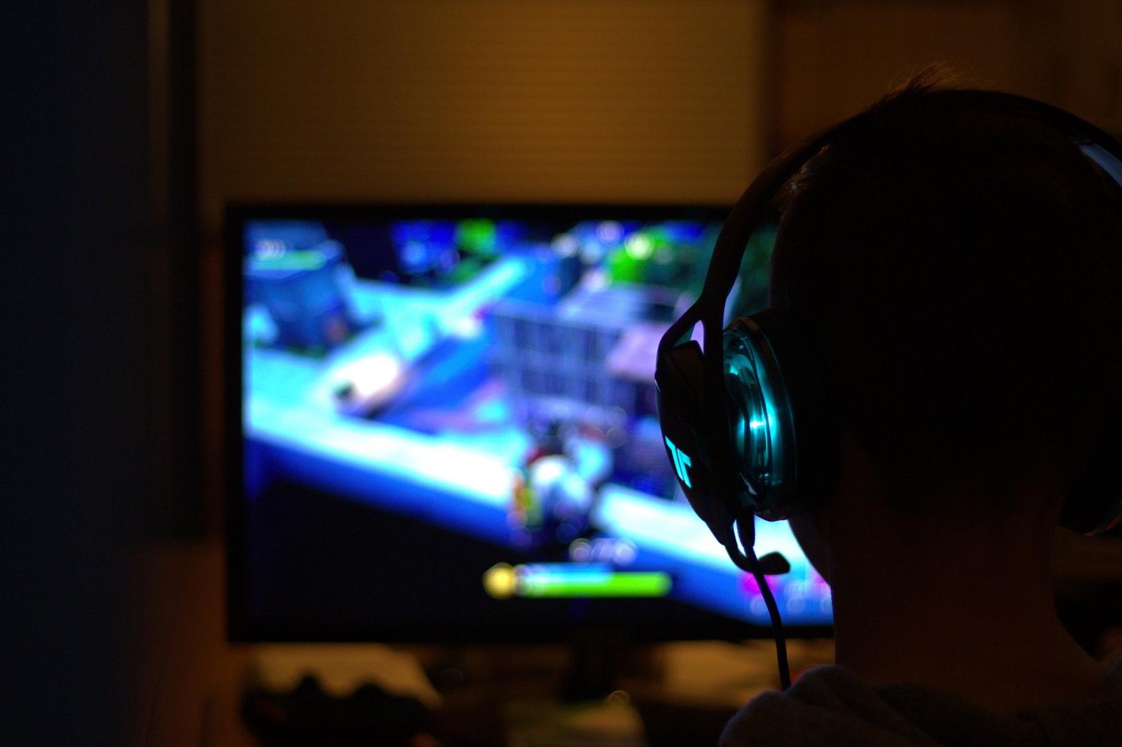 Imagen de una persona jugando al Fornite.