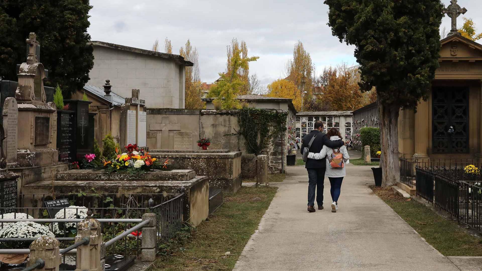 Visitas a los cementerios de Tudela y Pamplona por Todos los Santos