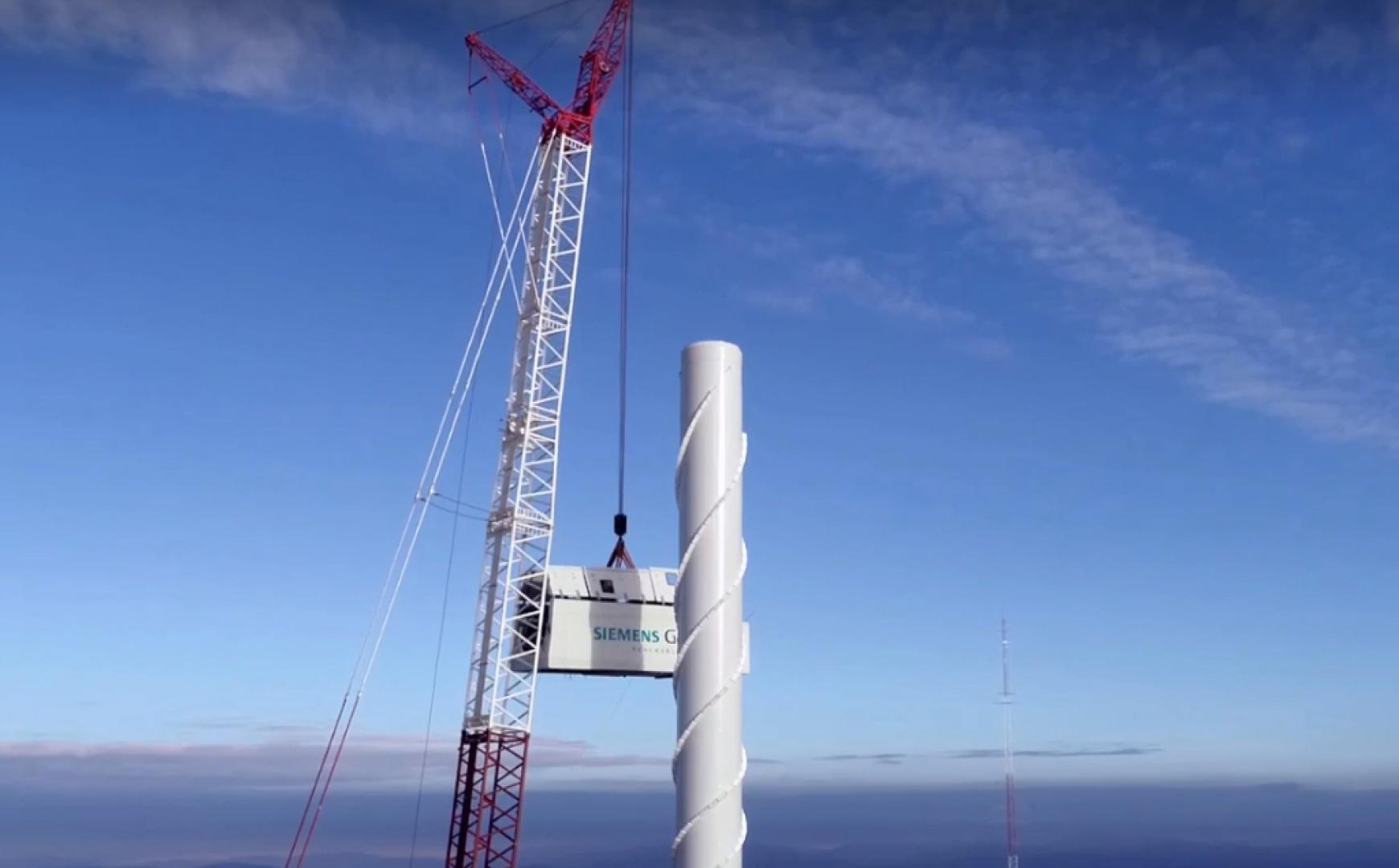 Siemens Gamesa completó en abril el montaje del prototipo de la turbina 5.X (torre, nacelle, hub y palas) en el parque eólico experimental de CENER, en la sierra de Alaiz, y siete meses después el aerogenador ya está en marcha y produciendo energía.